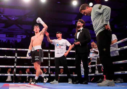 Boks dünyasını sarsan maçta yaşanan şok edici nakavt Kariyeri bitti