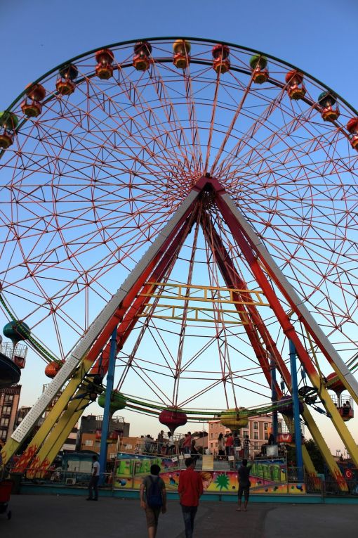 Hindistan'da Dönme dolap çöktü ve 30'dan fazla kişi yaralandı